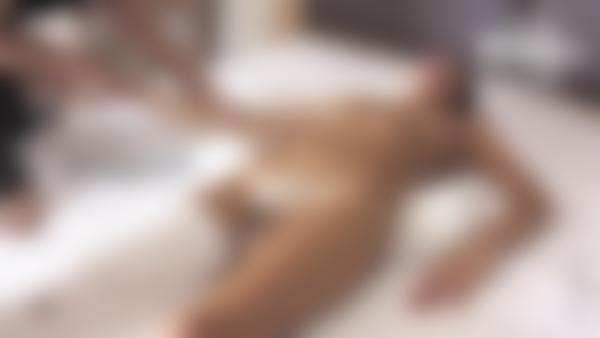 Екранна снимка №11 от филма Шпионска камера за тайландски масаж в хотел Zaika